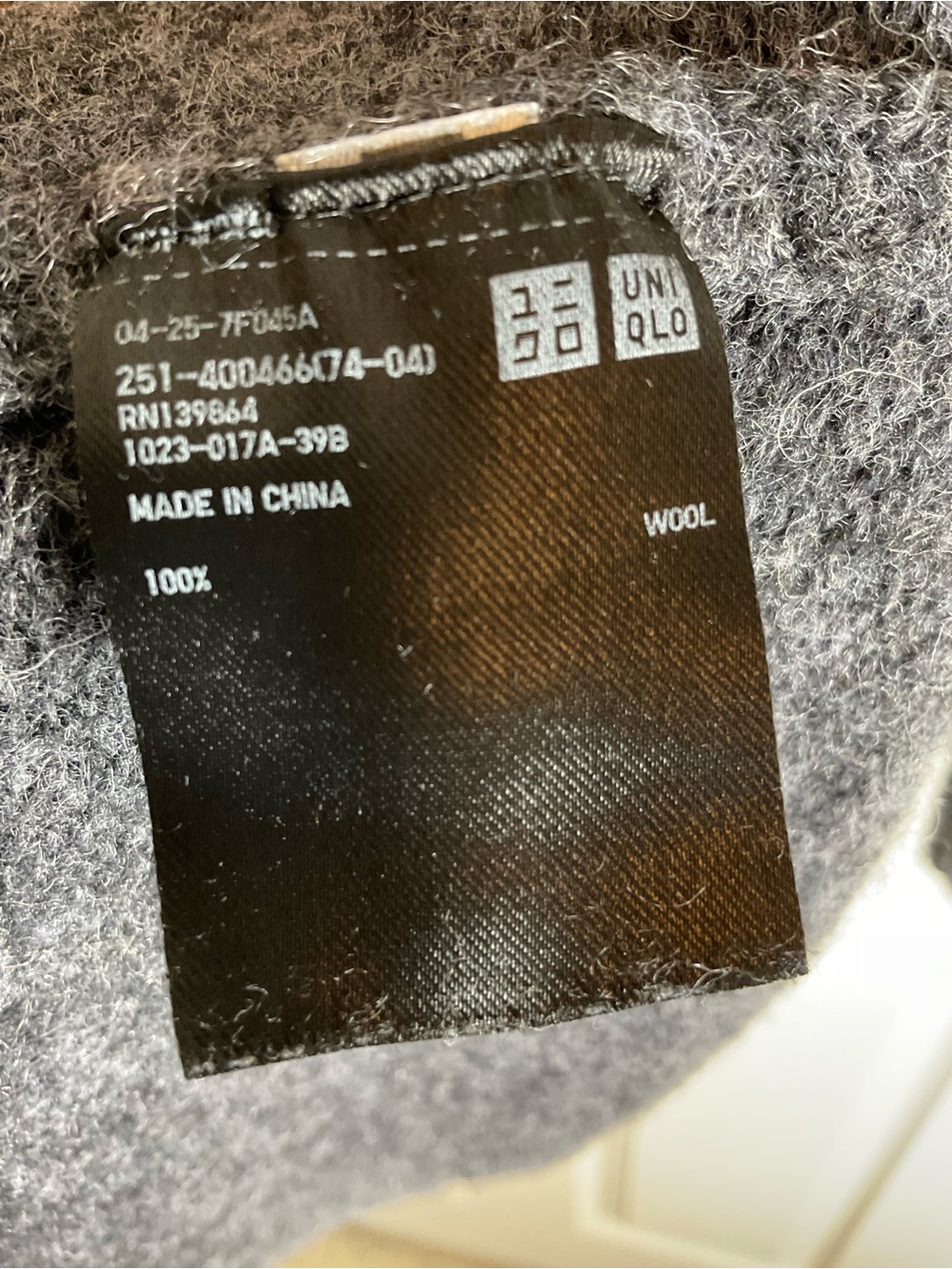 Uniqlo 100% Wool Gray Cardigan Sweater size XSMALL - Picture 9 of 12